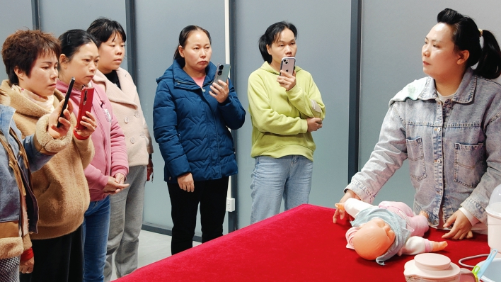 寶寶刷牙，從幾歲開始？家長必看！（東莞非凡家政）
