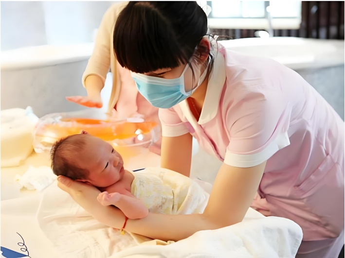 請月嫂和育嬰師有哪些區(qū)別-東莞非凡家政